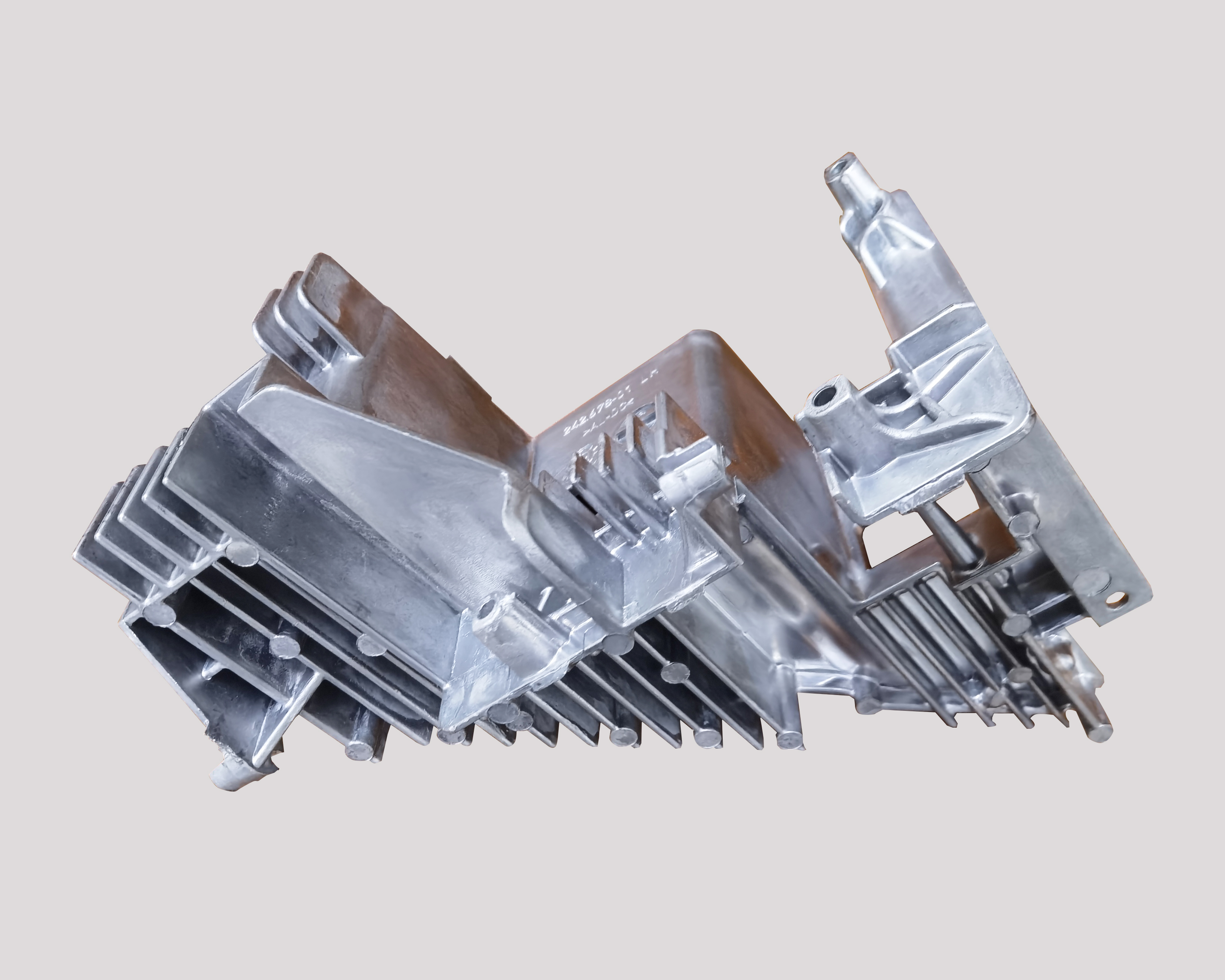 新能源汽车上压铸件的应用-昕凯数控